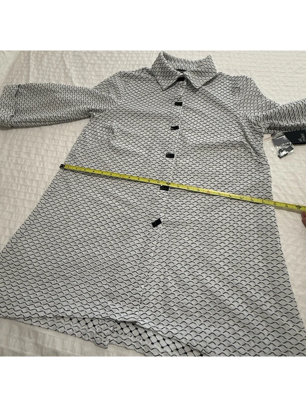 Ali Miles Button Up Tunic Top 3/4 Sleeve Medium NWT Scalloped Wave Geometric